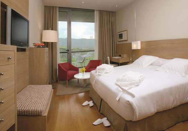 Románticas habitaciones en Hotel Margas Resort. La mayor comodidad con los mejores precios de Huesca
